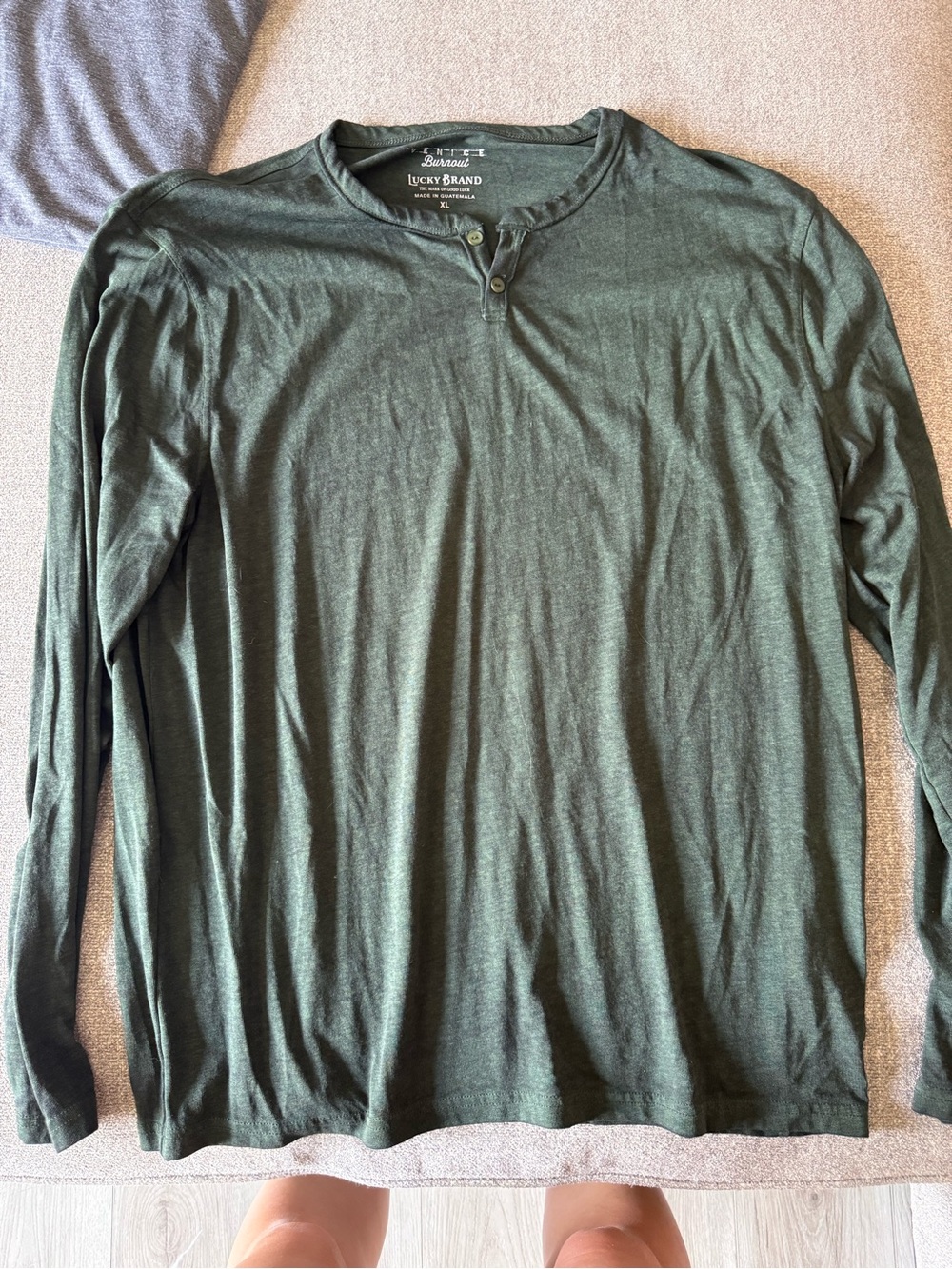 Lucky Brand Men's Long-Sleeve Henley in Forest Green